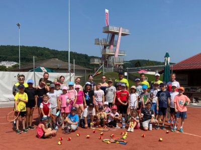 Spaß am Tennis im UTC Parkbad Wilhelmsburg: 28 Kinder trotzen der Hitze bei Ferienspaßaktion